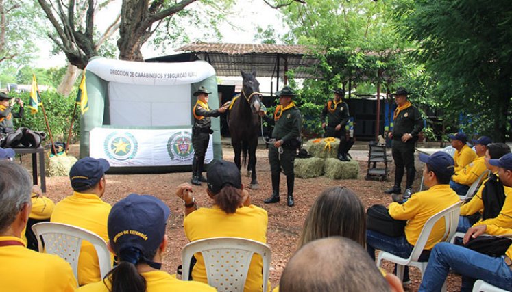 Los carabineros capacitaron a los extensionistas de la FNC./Foto Cortesía