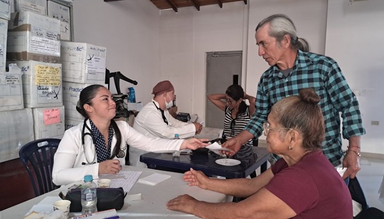 Más de 150 personas acudieron a la primera jornada de salud en el Consulado de Colombia en San Cristóbal. Fotos: Anggy Polanco / La Opinión.