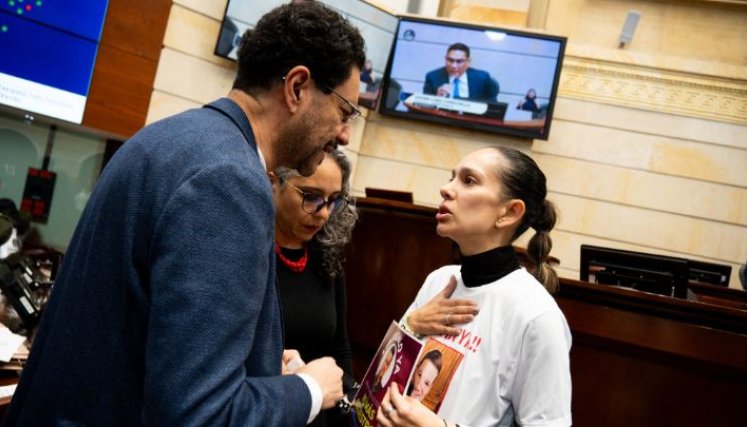 Yolima Díaz, hermana de Jhon Jairo Díaz. Ana Milena de la Peña, esposa de Fabián Arias. Helen Aranzales, esposa de Carlos Bayter./Foto cortesía