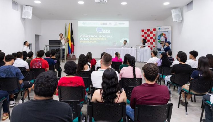 -	En medio de un acto de reconocimiento se dio inicio a la estrategia ‘Ojo Ciudadano’, la cual busca promover el control social y fiscal en lo público.  / Foto: Cortesía