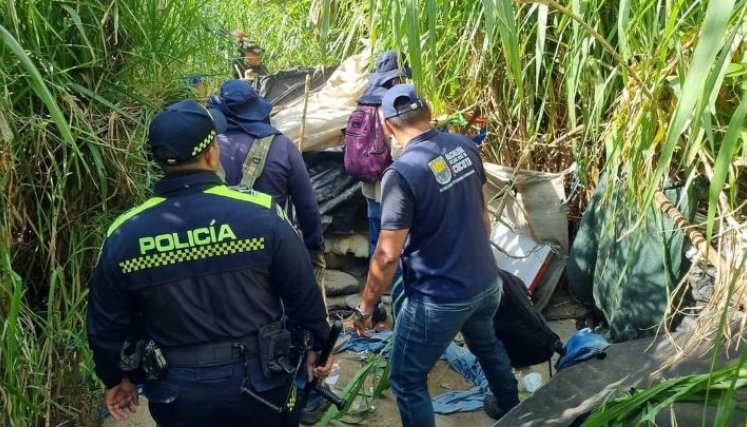 Los habitantes de calle en su mayoría tienen mascotas, otro dolor de cabeza para la Policía. / Foto: Cortesía. 