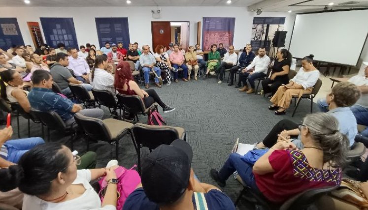 Las victimas compartieron sus experencias a través de un conversatorio.