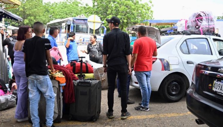 Hay autorizadas 6 empresas de transporte venezolanas para llevar pasajeros desde la Central de Transporte de Cúcuta hasta el Terminal de San Cristóbal. /Fotos: Jorge Gutiérrez / La Opinión 
