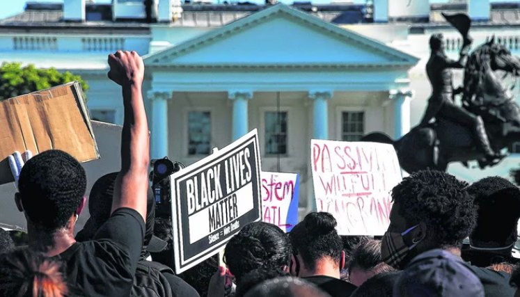 Cientos de personas que protestaban por la muerte de George Floyd cerca de la Casa Blanca, en Washington. (Imagen de achivo) | Foto: Agencia AFP