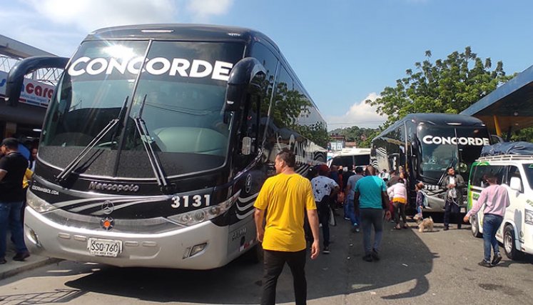 En el terminal de pasajeros de Cúcuta, transportadores y asesores de las empresas resaltaron que este año se movilizan menos viajeros en la temporada./Foto La Opinión