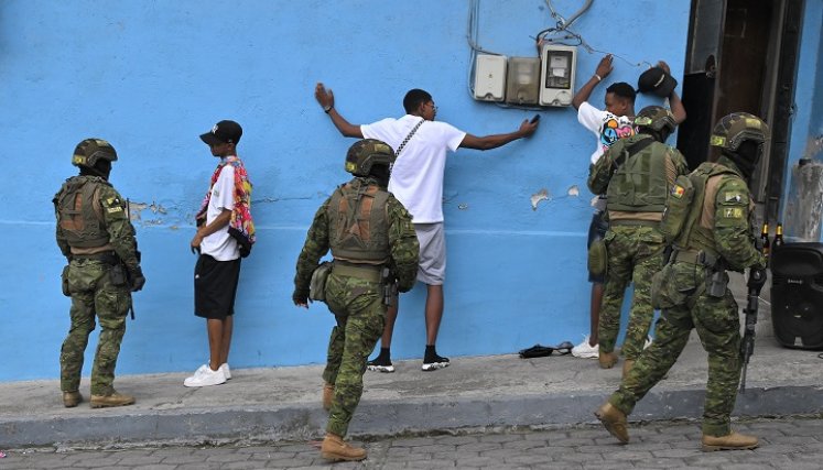 CRISIS EN ECUADOR