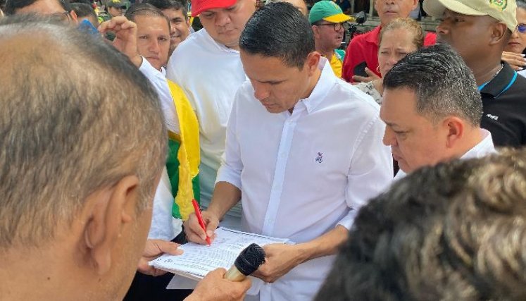 El mandatario firmó el acta de peticiones de la Federación de Acción Comunal de Cúcuta.