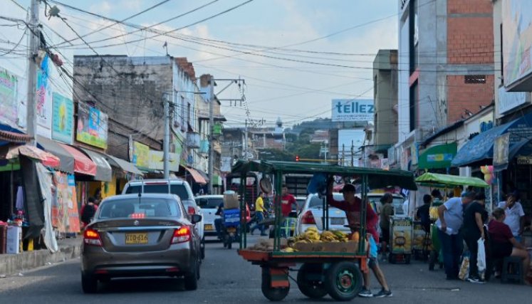 Las carretas con perecederos están por todas partes en el centro/Foto Jorge Gutíerrez/La Opinión