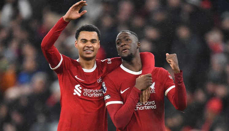 El Liverpool gana 4-2 al Newcastle y refuerza su liderato
