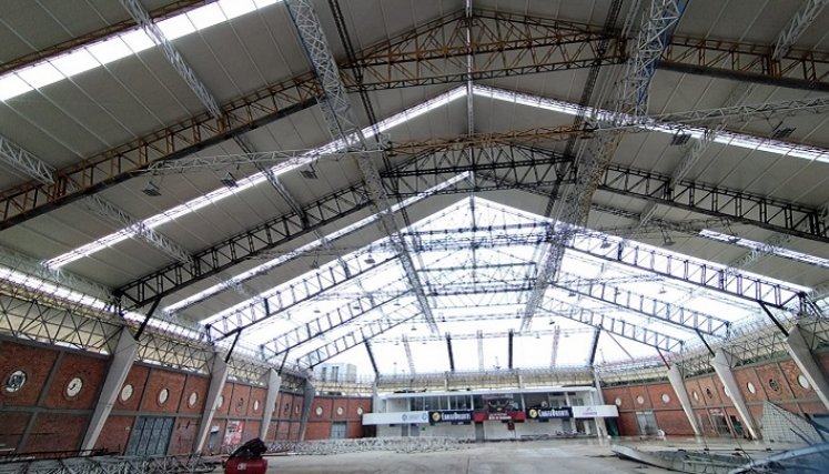 Poco a poco el techo del coliseo menor Eustorgio Colmenares Baptista va tomando forma, con el cambio que se le está haciendo.
