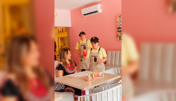 El café Arduvi tiene una pequeña extensión dentro del campus de la Universidad de Santander, UDES, seccional Cúcuta, donde también trabajan personas con capacidades especiales.