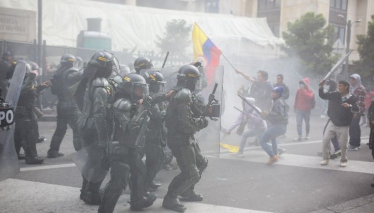 Las marchas convocadas por Petro terminaron en disturbios frente a la Corte Suprema de Justicia./Foto Colprensa