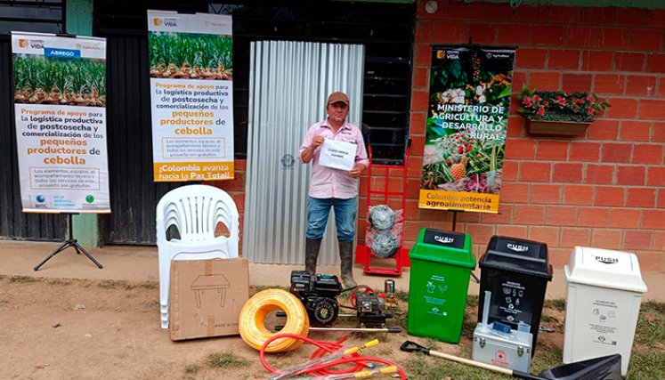 Cien familias productoras de cebolla de Ábrego, en Norte de Santander, recibieron apoyos de MinAgricultura