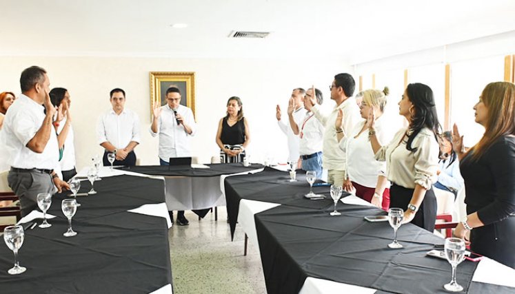 Se juramentaron y tomaron posesión de sus cargos ante el alcalde Jorge Acevedo y director del Departamento Administrativo de Planeación Municipal, Juan Carlos Bocanegra, los consejeros territoriales de Planeación. / Foto Cortesía