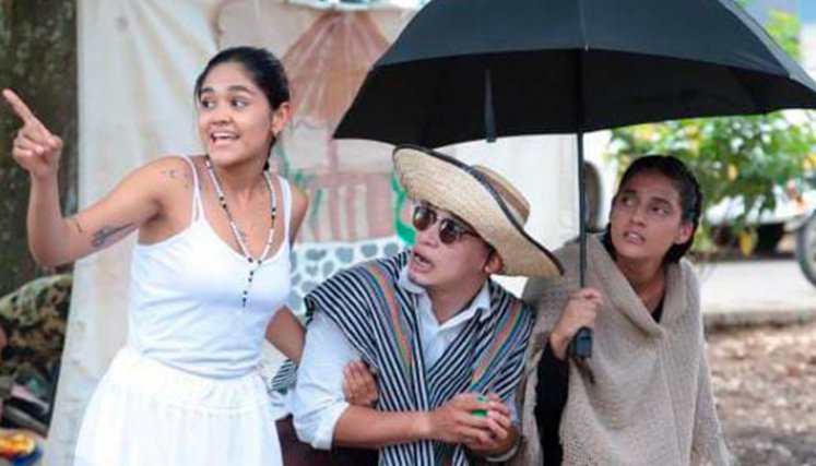 El actor cucuteño Bayron Antúnez estrena la obra ‘Pueblitos Papel’
