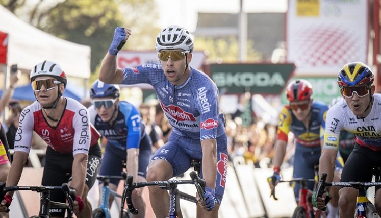  Axel Laurence (Alpecin), figura en la quinta etapa