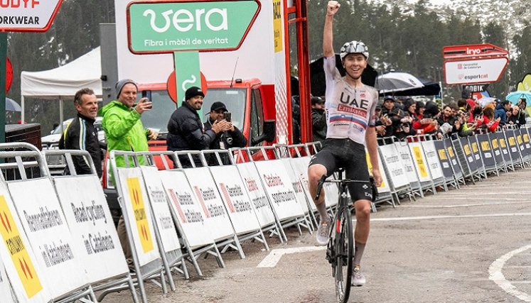 El esloveno Tadej Pogacar (UAE-Emiorates) ganó en solitario este martes la segunda etapa de la Vuelta a Cataluña de 186 kilómetros entre Mataró y Valter y se vistió de líder.
