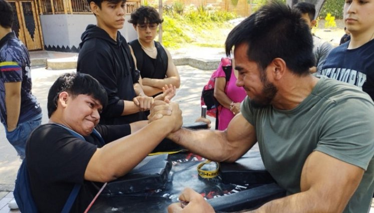 La Lucha de brazos es una nueva alternativa para los jóvenes que buscan otro opción deportiva.