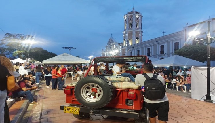 La feria se desarrolla en el parque principal y cuenta con la participación de 63 emprendedores de la región./ Fotos: Cortesía / La Opinión