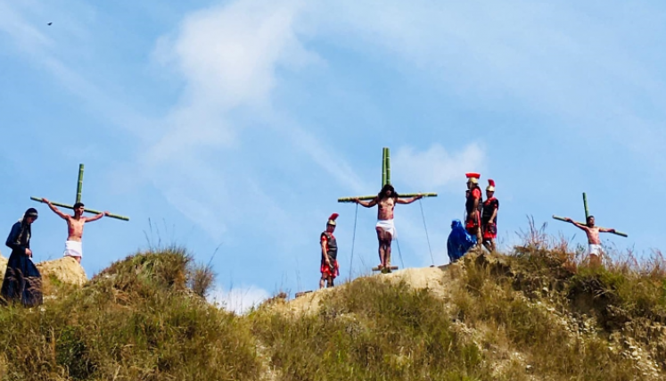 Playa de Belén: Dramatización de la Crucifixión de Cristo durante la celebración del viacrucis el Viernes Santo.