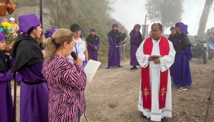 El cura párroco de Pamplonita, Iván Darío Rincón presidió la ceremonia/Foto cortesía