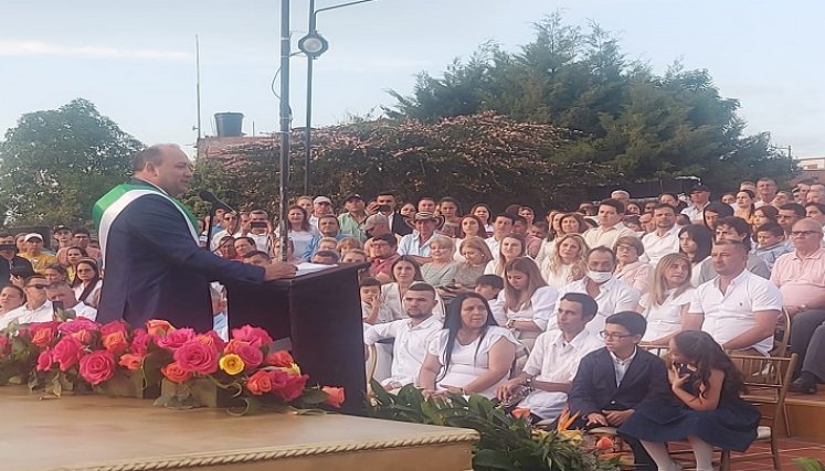 En los primeros cien días de su mandato el alcalde Emiro Cañizares Plata se la ha pasado haciendo ajustes para superar la crisis financiera./ Foto: Javier Sarabia/La Opinión