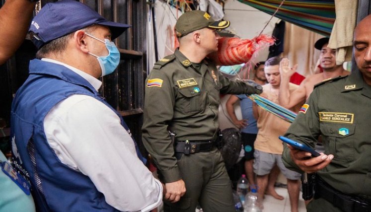 El defensor del Pueblo, Carlos Camargo Assis recorrió el centro de detención transitoria de Ocaña y evidenció el hacinamiento./ Foto Cortesía