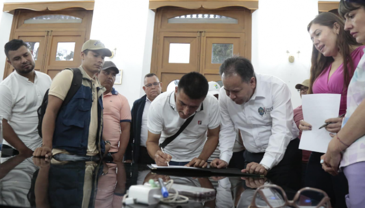 Gobierno departamental firmó acuerdos para mejorar situación de familias cocaleras del Catatumbo.