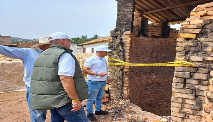 Al no cumplir con los requisitos técnicos fue cerrada una antigua ladrillera en Ocaña. /Foto: Cortesía