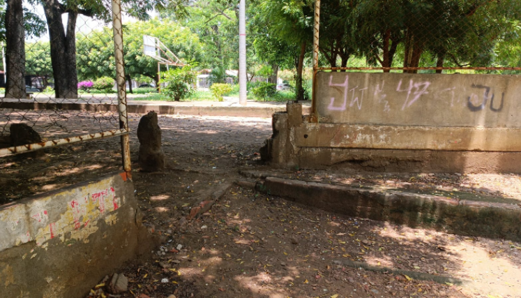 Los habitantes de calle han desvalijado el parque. Foto: Cortesía