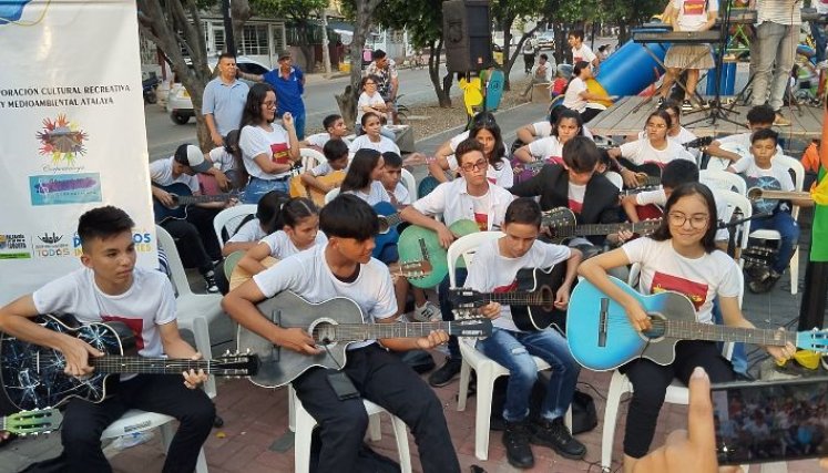 Al final del curso, los niños realizan presentaciones musicales ante la comunidad. / Foto: Cortesía.