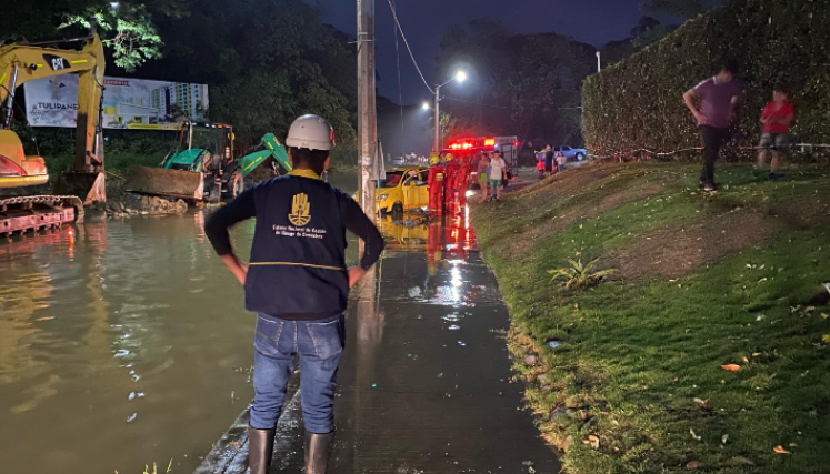 Prados del Este presenta taponamiento en alcantarillado pluvial y emergencia por fallas mecánicas en vehículos 