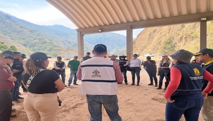 Las autoridades del Norte de Santander verificaron la situación generada por las lluvias en el sector El Tarrita./ Foto: Cortesía