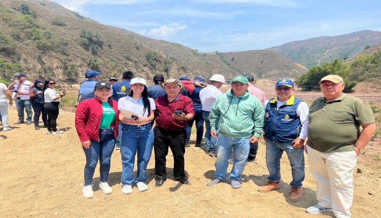 Las autoridades del Norte de Santander verificaron la situación generada por las lluvias en el sector El Tarrita./ Foto: Cortesía