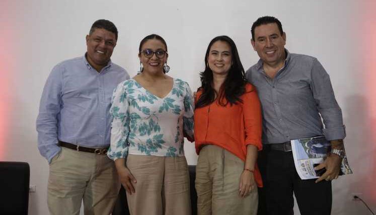 Sector empresarial, fue el primer panel del foro la opiníon