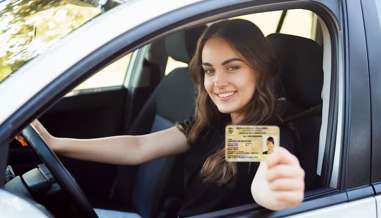 El exceso de velocidad o conducir sin licencia de conducción al día son algunas de las infracciones más comunes que generan multas