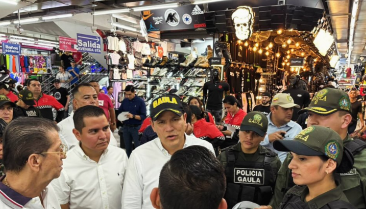 AK47 EXTORSIONA A COMERCIANTES
