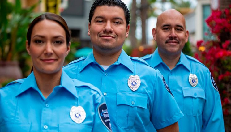 Con presencia en Colombia y operaciones en más de 90 países, Allied Universal es reconocida por proporcionar servicios de vigilancia y soluciones tecnológicas de seguridad. 