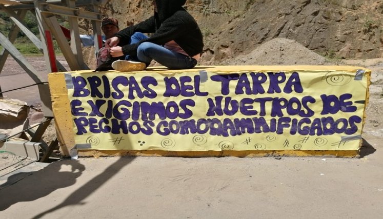 Los damnificados llegaron a la vía para quedarse hasta tanto no haya solución a la problemática/ Foto: Javier Sarabia/La Opinión