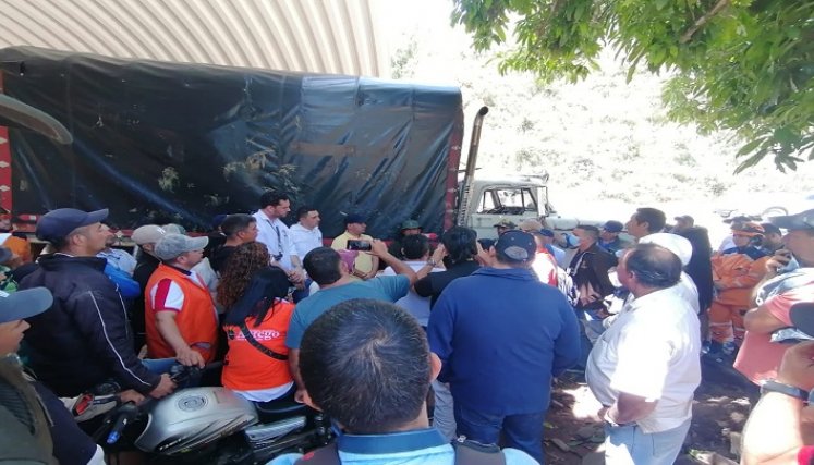 Los damnificados llegaron a la vía para quedarse hasta tanto no haya solución a la problemática/ Foto: Javier Sarabia/La Opinión