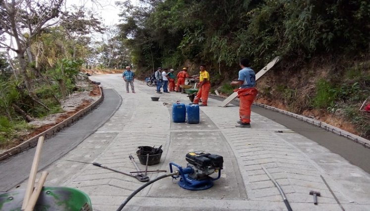 El 90% de las obras corresponde a placas huellas y también muros en gaviones, para facilitar los accesos a las veredas./ Fotos: Cortesía / La Opinión