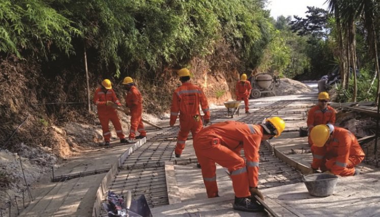 El 90% de las obras corresponde a placas huellas y también muros en gaviones, para facilitar los accesos a las veredas./ Fotos: Cortesía / La Opinión
