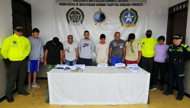 ‘Vicente’, ‘Tito’, ‘Ratón’, ‘Ñaña’, ‘Angura’, ‘El viejo Álvaro’, ‘Carne’ y ‘La flaca’, fueron capturados en medio de diligencias de allanamiento./ Foto: Cortesía.