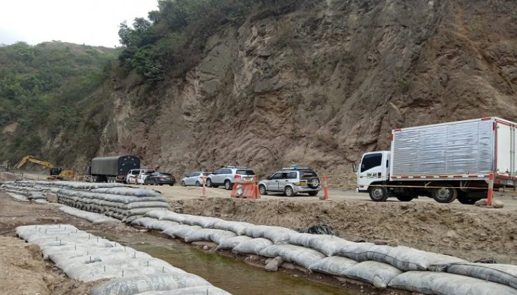 El Instituto Nacional de Vías explica las inversiones para superar la emergencia en El Tarrita.. /Foto: Cortesía