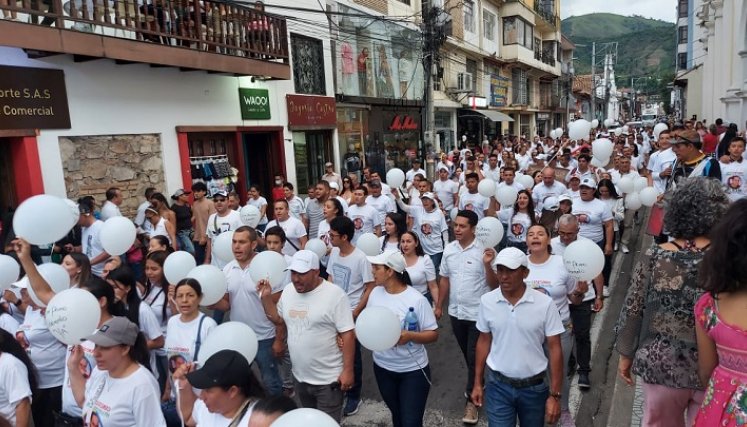 Los familiares y amigos seguirán movilizándose por la provincia exigiendo la liberación del señor Sanín Antonio.