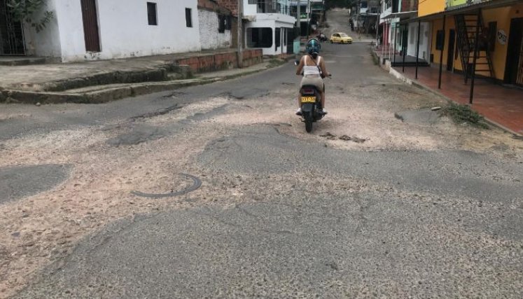El mal estado de las calles perjudica a los habitantes de ese sector de la ciudadela Juan Atalaya./ Foto: Nicolás Mojica. 