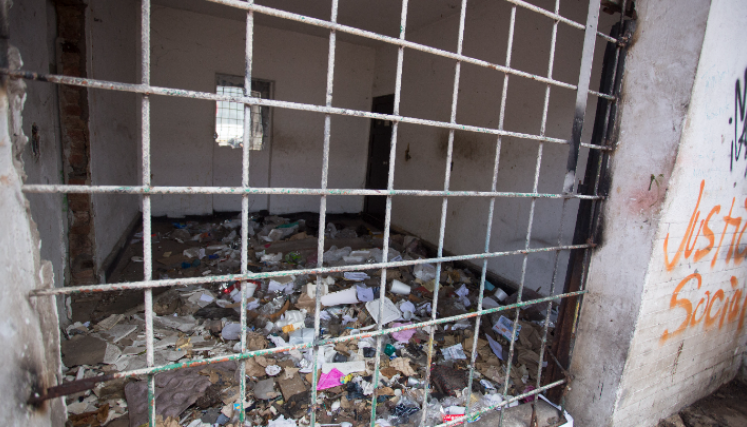 Los propietarios han soldado el inmueble, pero la situación continua.