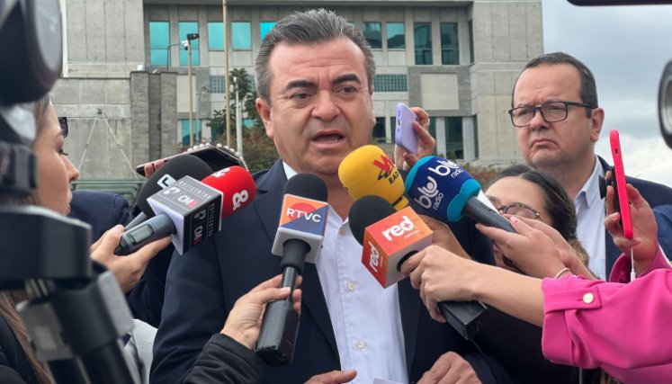 López se presentó en el búnker de la Fiscalía para declarar sobre el escándalo de los carrotanques. / Foto: Colprensa
