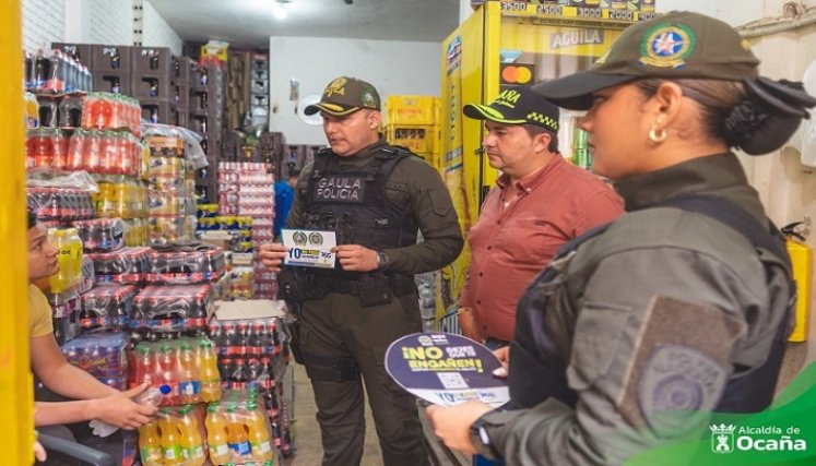El Gaula adelanta con los comerciantes la socialización de las medidas para evitar el delito de la extorsión./ Foto: Cortesía