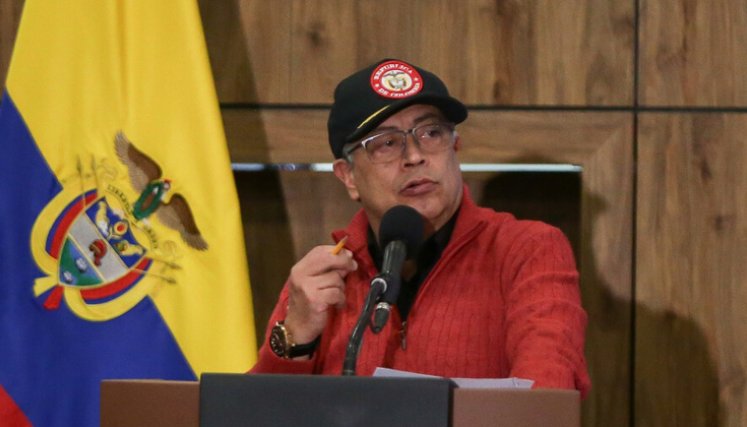 El mandatario señaló que este Gobierno "no hace lo que sí hicieron otros en el pasado" tras las denuncia de magistrados de la Corte Constitucional y congresistas que aseguran que se están realizando chuzadas.
